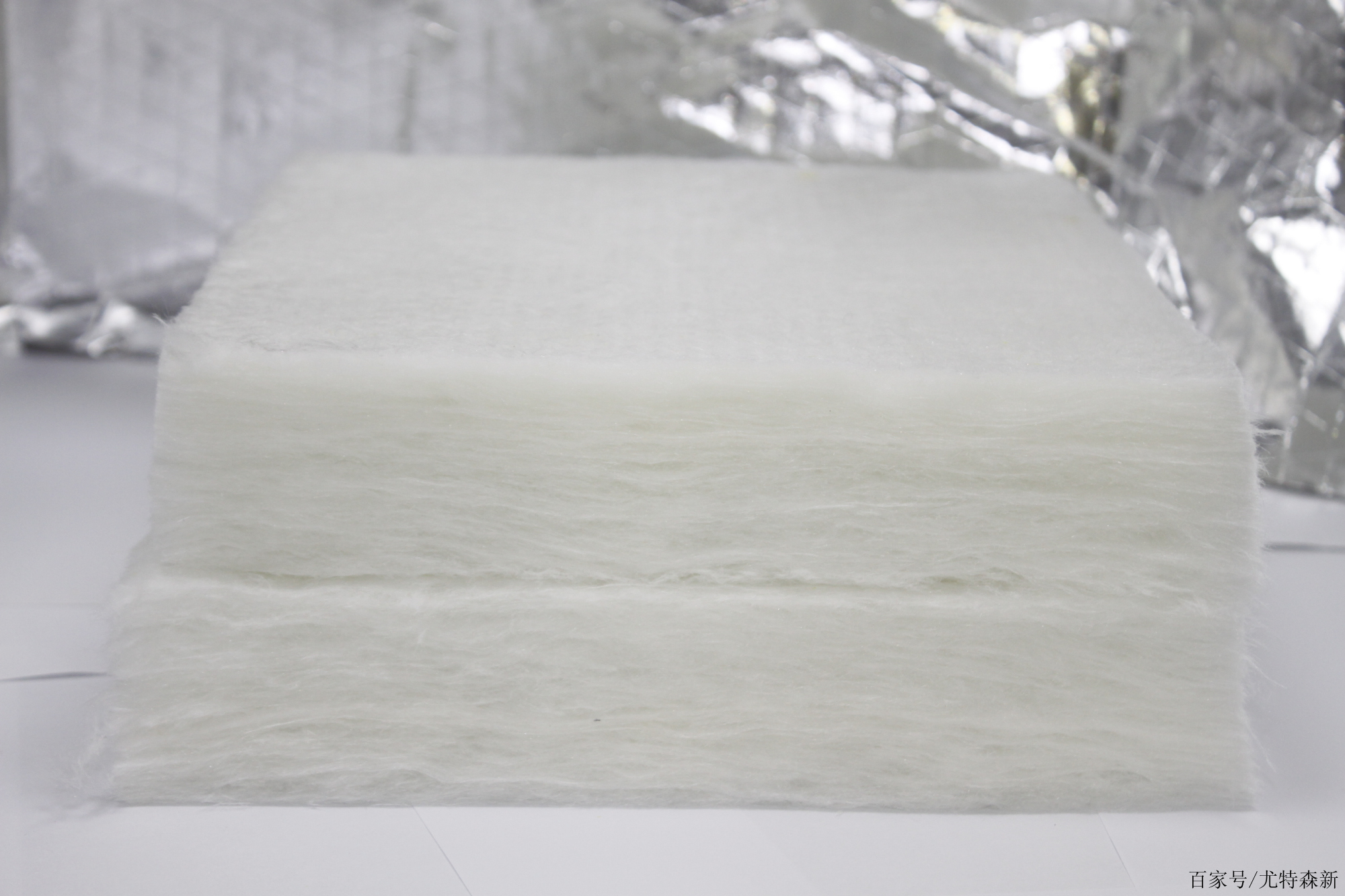 Fireproof Thermal Insulation Glass Wool Board High Density Soundproof Acoustic Fiberglass Panel with Aluminum Foil for Roof