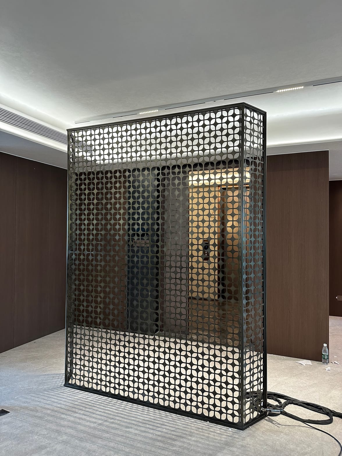Modern Luxury Stainless Steel Laser Cut Room Divider Decorative Metal Partition Screen for Hotel Restaurant