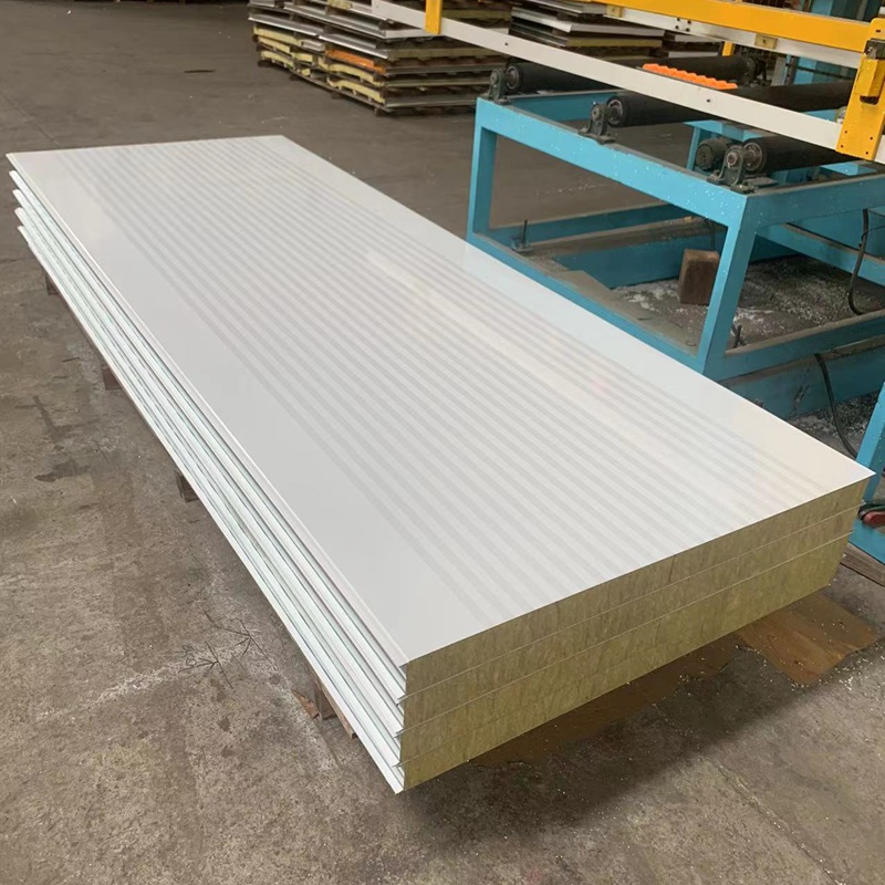 Insulating and soundproof sandwich panels for container houses