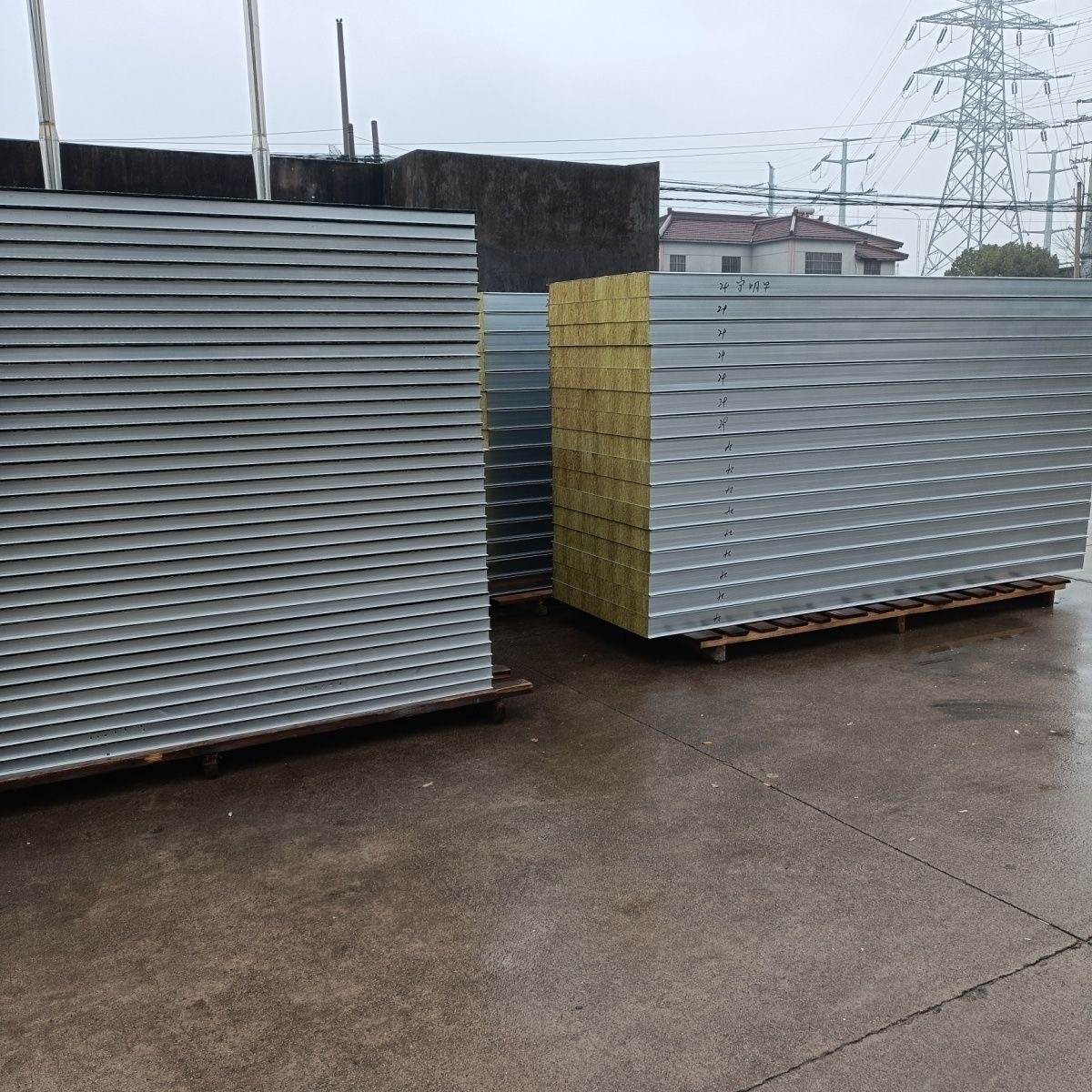 Modern Eco-friendly Fireproof Rock Wool Sandwich Panel 100mm Insulated Sound-proof Wall Panel for Exterior Building Construction