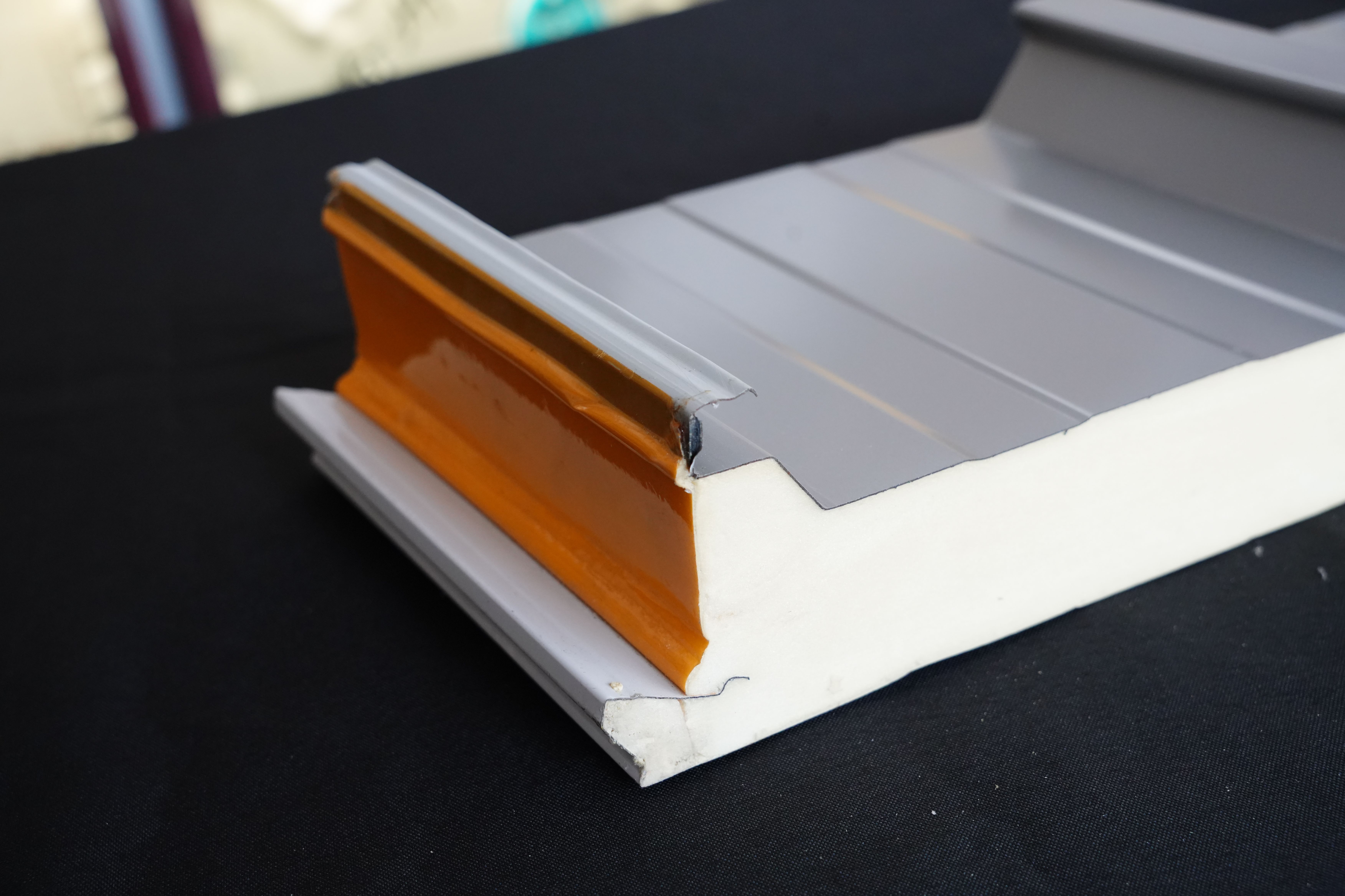 Sandwich panel installation joint