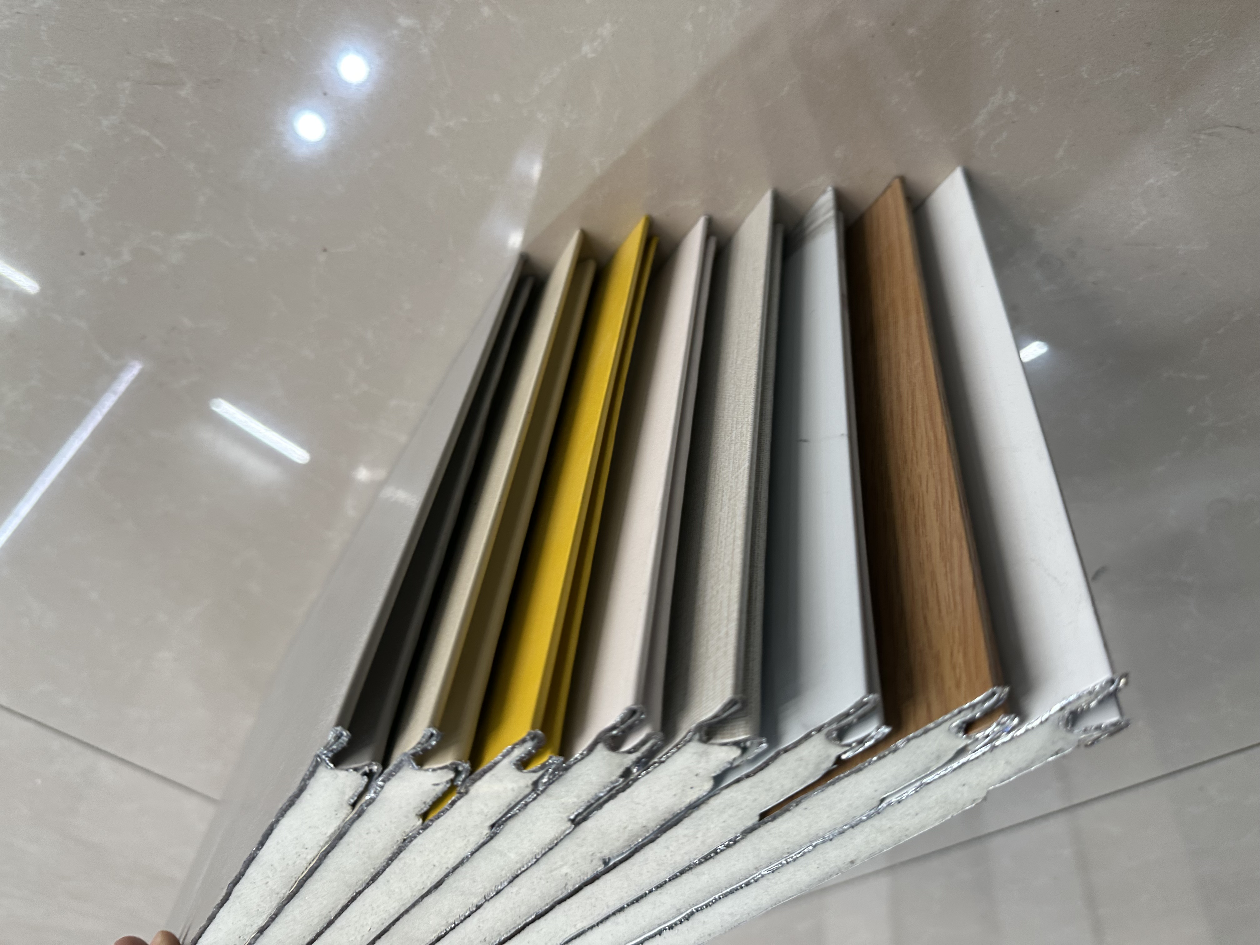 Eco Recyclable Solid Smooth Metal PU Sandwich Panel Energy Saving Thermal Insulation Wall Siding For Green Low Carbon Projects