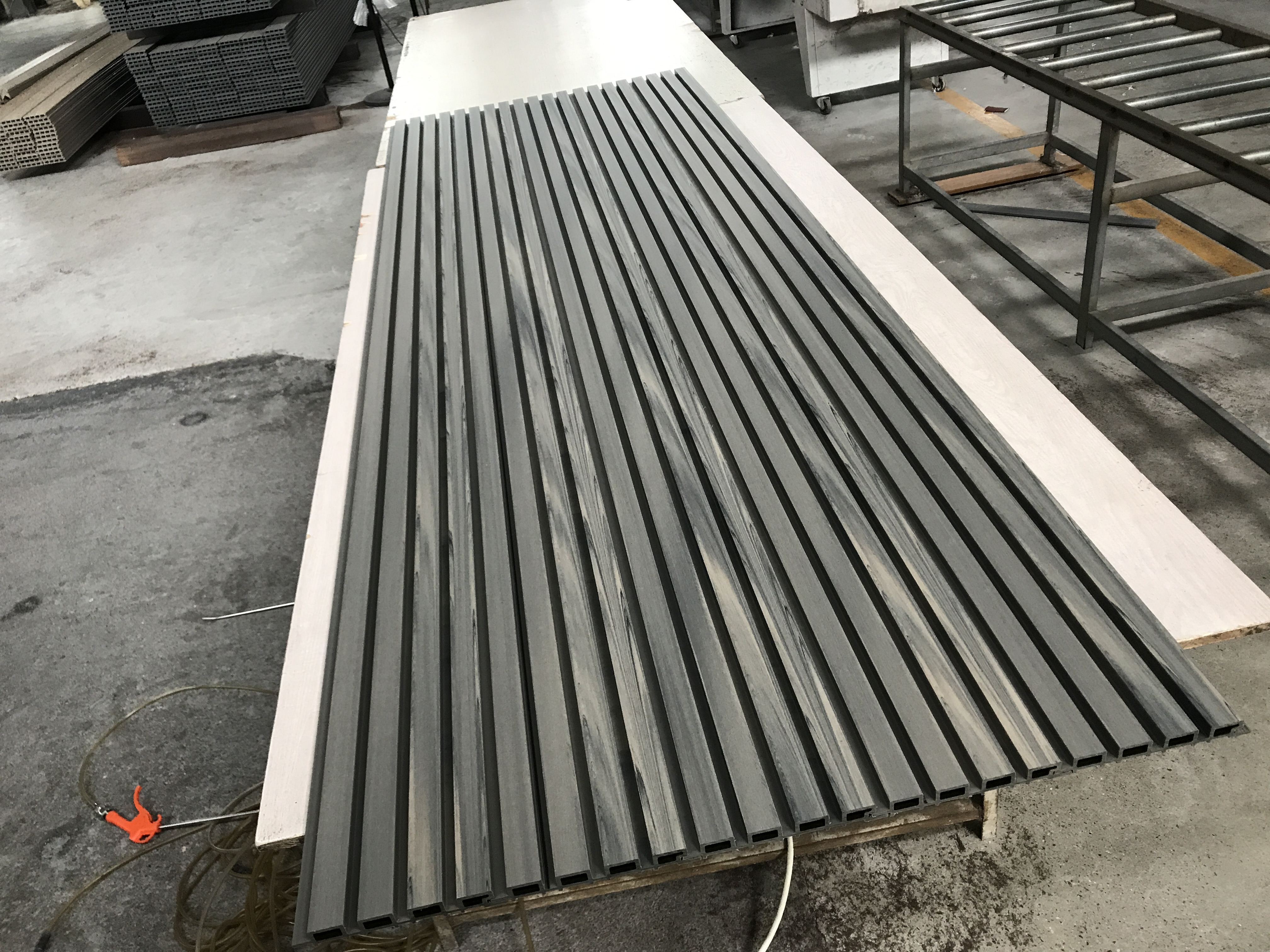 Wholesale Wood-Plastic Composite Exterior Building Materials Solid UV-Resistant WPC Wall Cladding Engineering Panels