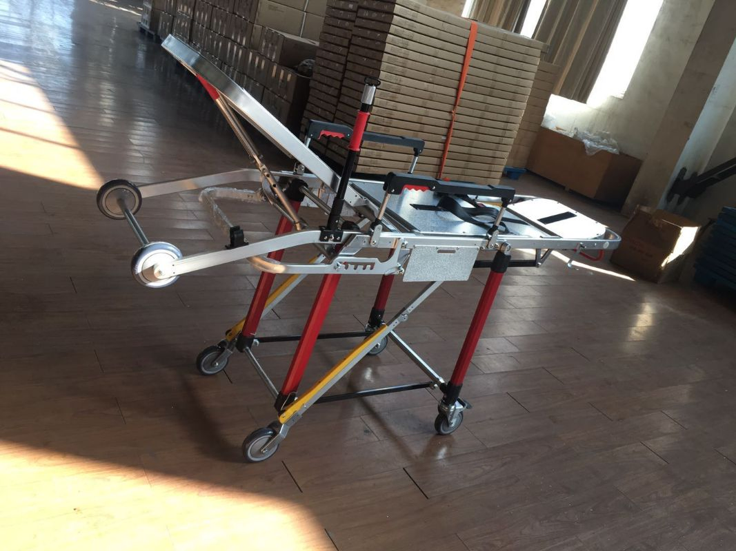 Durable Wheelchair Folding Ambulance Stretcher Medical Auto Loading Transport Stretcher for Wheelchair Users (TD010132)