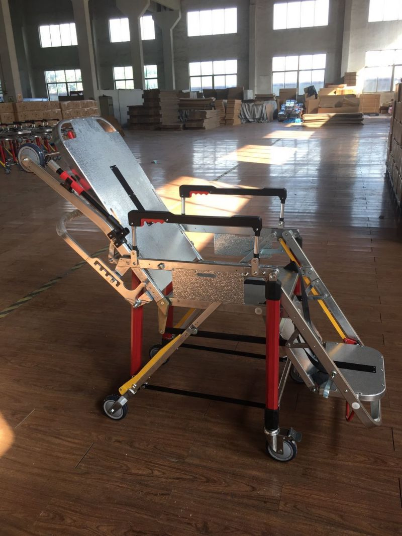Durable Wheelchair Folding Ambulance Stretcher Medical Auto Loading Transport Stretcher for Wheelchair Users (TD010132)