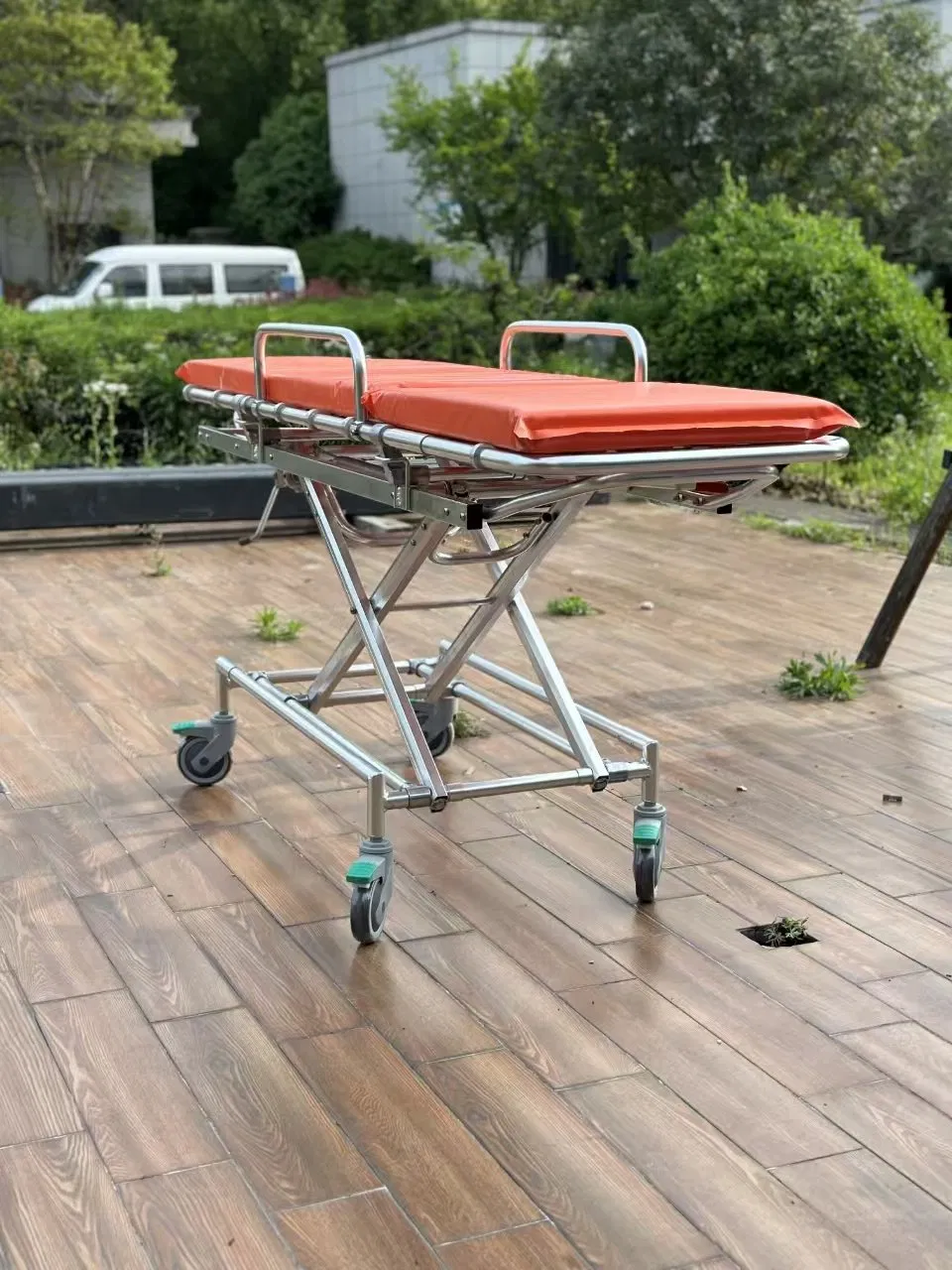 Non-Magnetic Lightweight MRI Stretcher for Safe Patient Transport