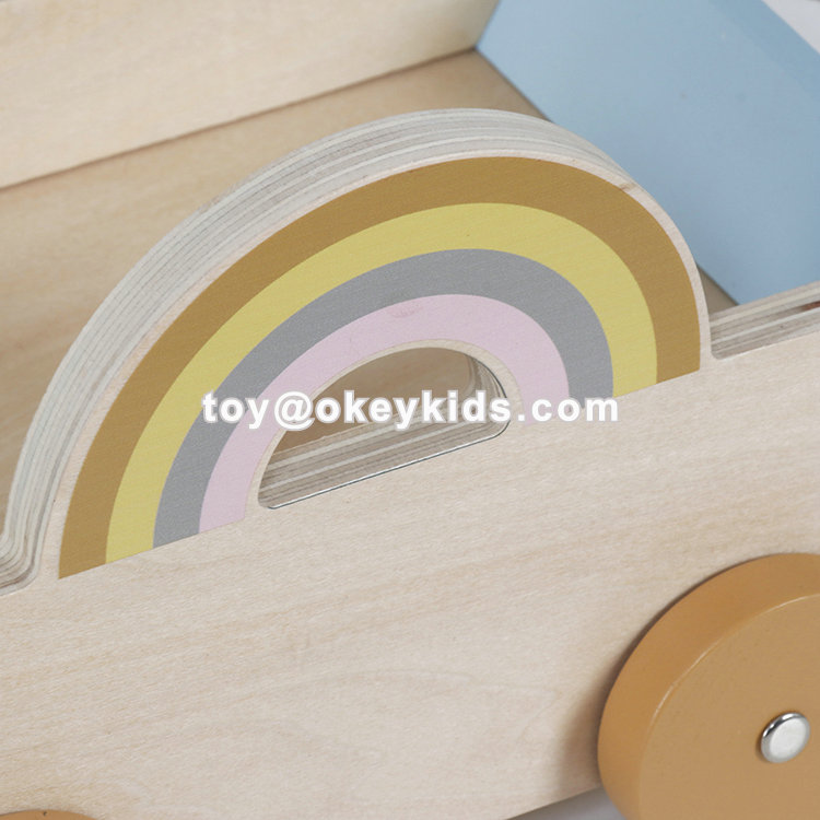 Wooden Forest Animal Pull-Along Wagon Detail 4
