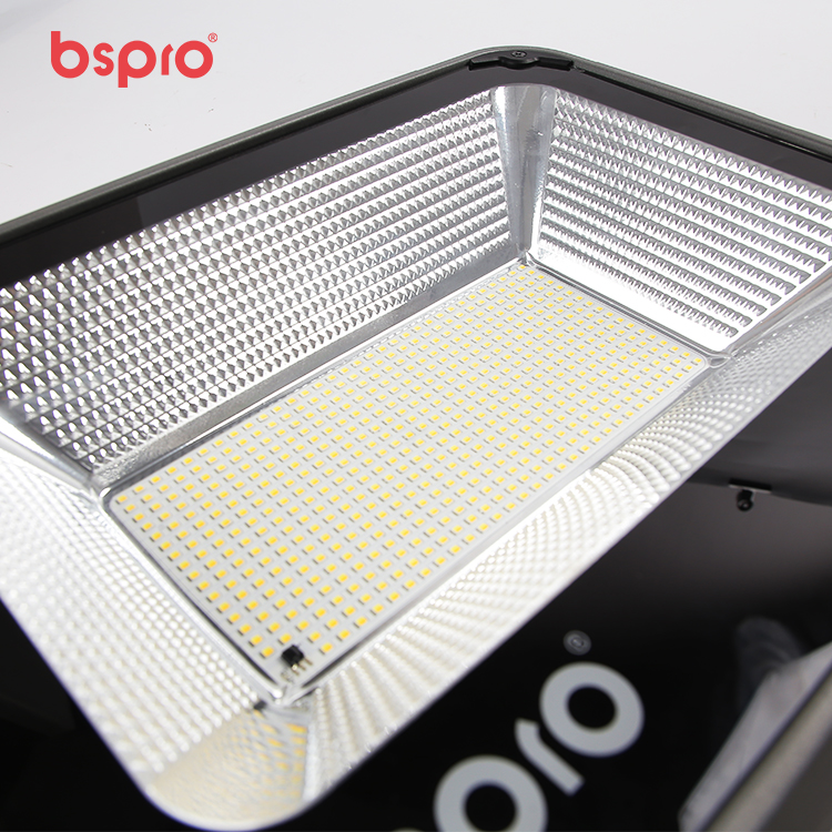 200W High Lumen Metal Solar Floodlight Outdoor Waterproof IP65 LED Solar Powered Security Lamp for Garden Pathway Use