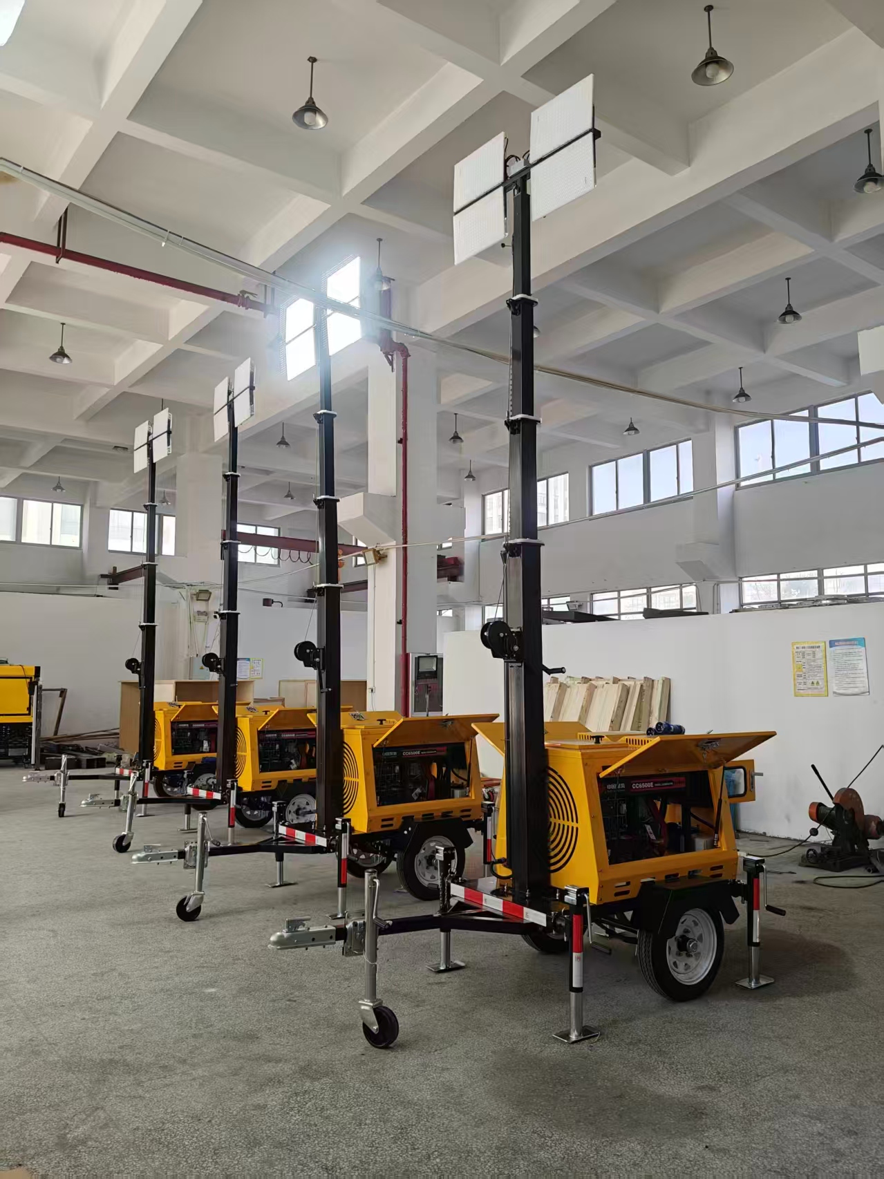 Mobile Diesel Solar LED Light Tower 4x200W Remote Control 8h Endurance Time AC Load Support Run Drills Lights Simultaneously