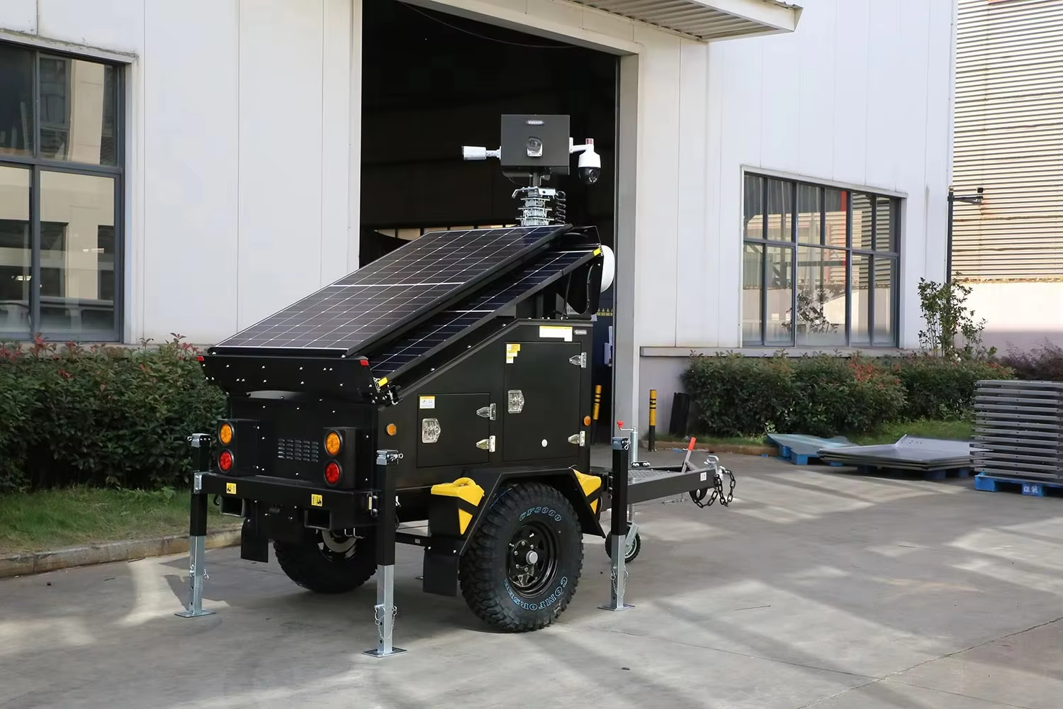 Mobile Solar LED Light Towers 4K CCTV Surveillance System IP67 Waterproof WiFi 8CH NVR Portable Solar Powered Outdoor Trailer