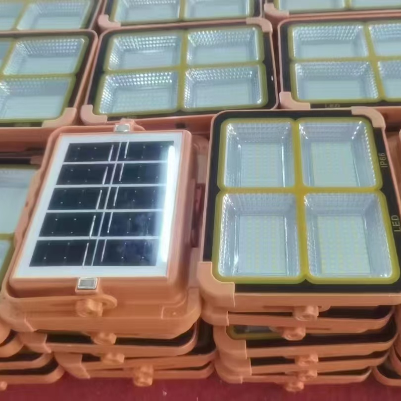 Rechargeable IP65 60W 100W 200W Emergency Power Supply Solar Flood Light