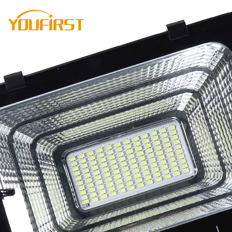Factory Best Selling Waterproof IP67 100W 200W 300W Solar LED Flood Light