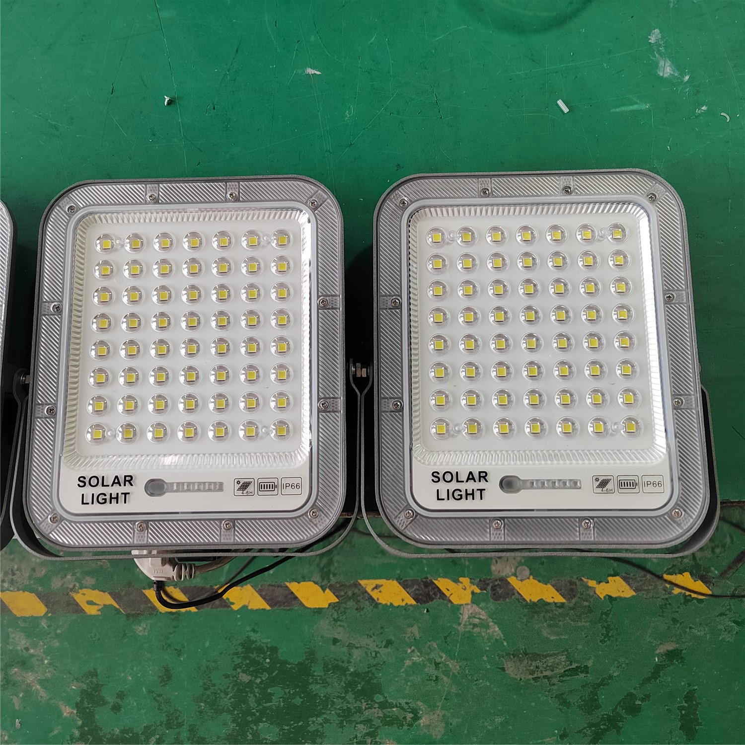 Outdoor Lighting Aluminum IP66 200W Security Solar Flood Lights with MONO Solar Panel for Football Field Stadium Shop Road