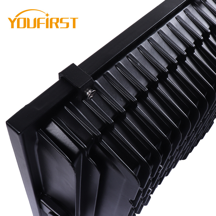 Factory Best Selling Waterproof IP67 100W 200W 300W Solar LED Flood Light