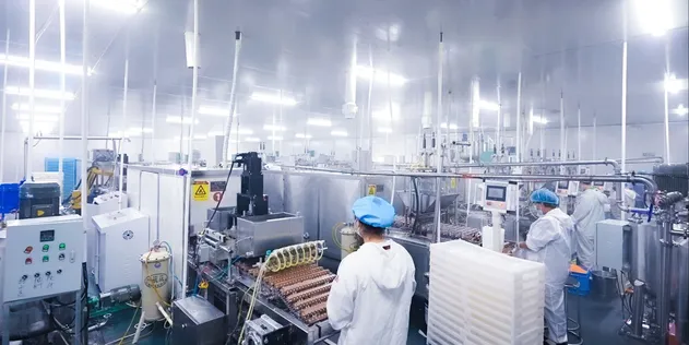 وجبات خفيفة لذيذة فواكه حلال بنكهة قابلة للتخصيص حلوى ديدان مطاطية مجففة بالتجميد