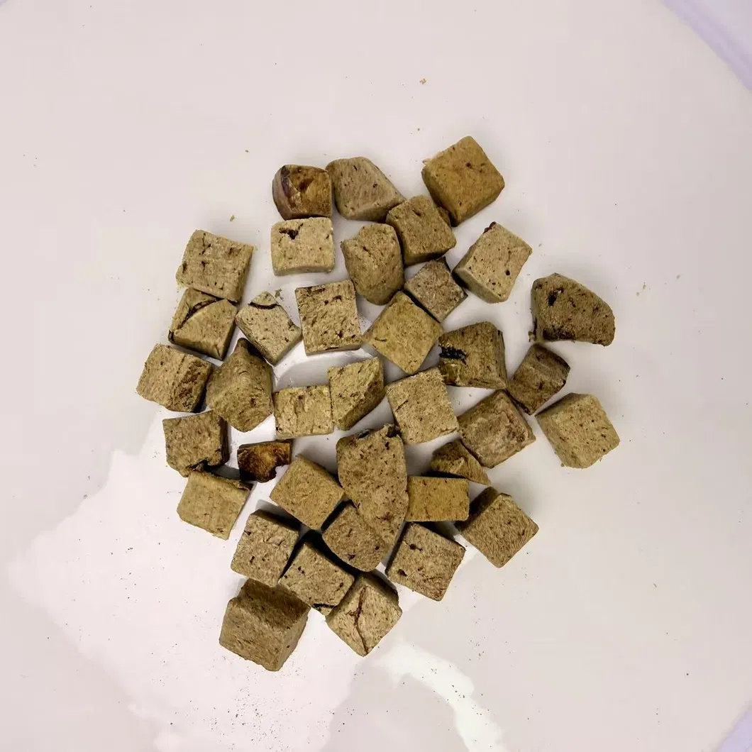 مكعبات كبد البقر المجفف بالتجميد منخفضة الدهون سهلة الهضم طعام للحيوانات الأليفة خالية من المواد المسببة للحساسية