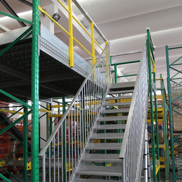 Heavy-Duty Warehouse Storage Racks High-Capacity Steel Platform Racks for Logistics Centers CE Certified