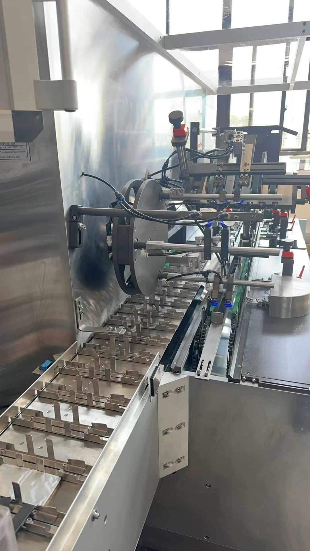High Speed Automatic Blister Packaging Machine Tropical Capsule Tablet Blister Packing Machine