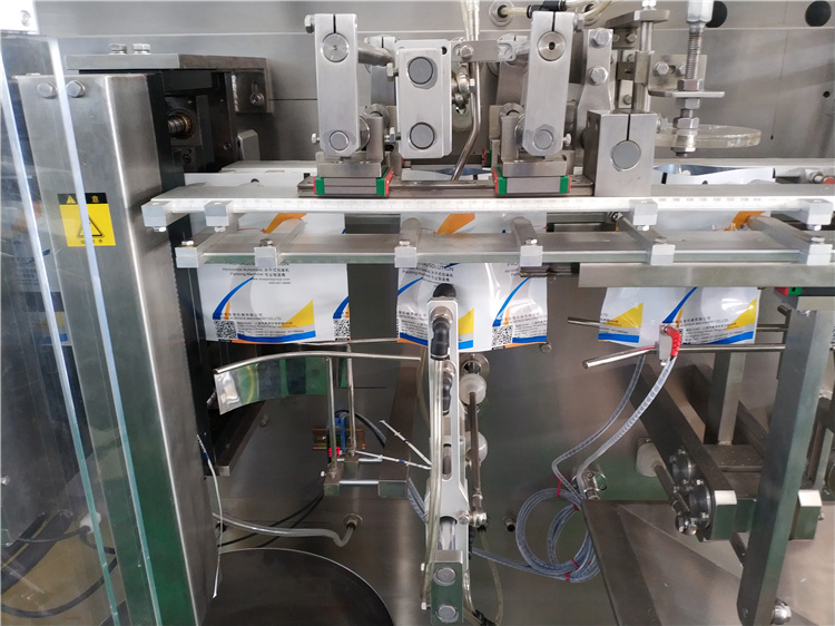 Hffs Automatic Standup Pouch Roll Film Form Doy Bag Doypack Horizontal Packaging Machine for Powder Packaging