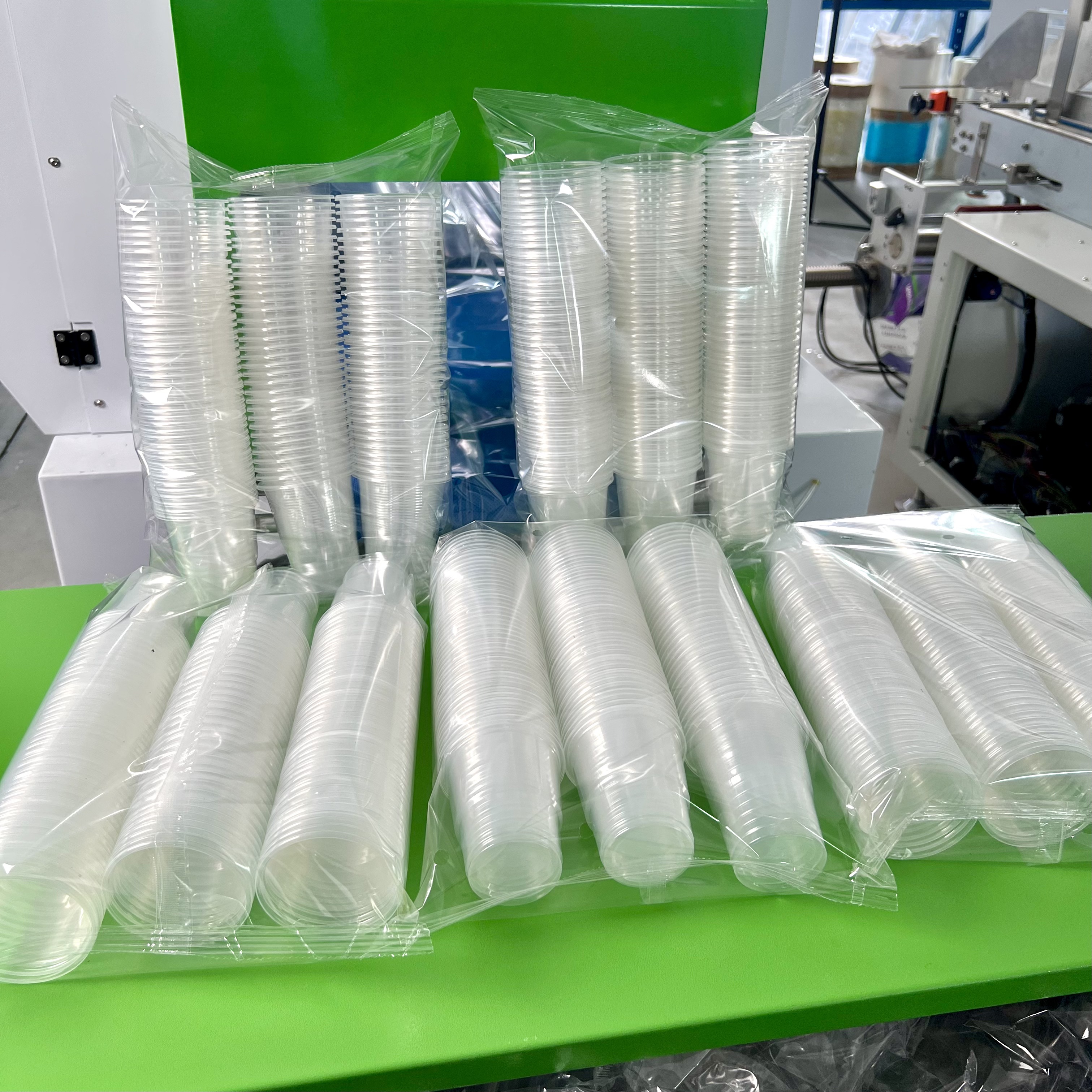 Semi Automatic Plastic Film 3 Side Seal Bags High Productivity Digital PLC Packaging Machine for Food Lunch/Takeout Boxes