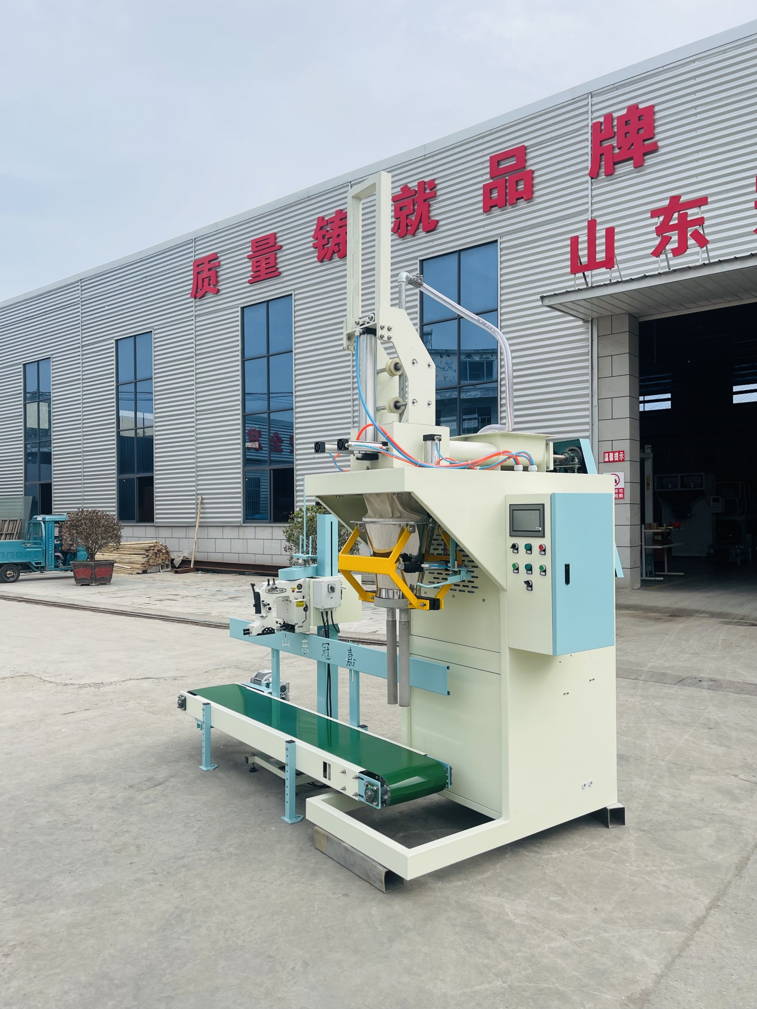 Powder Vacuum Packaging Machines Are Suitable for Filling and Packaging Flour Seasoning Powder Carbon Powder Products