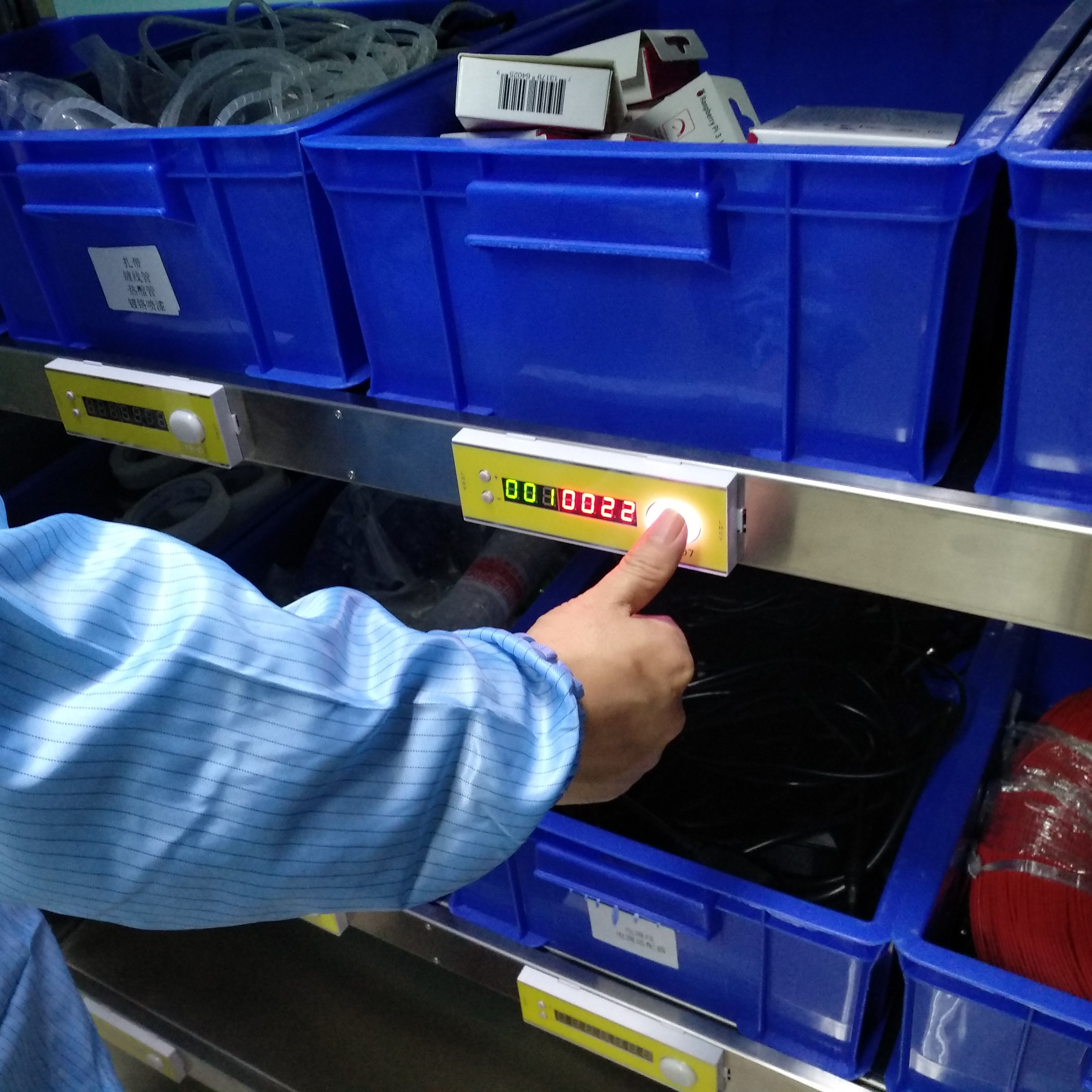 E-Commerce Logistics Put To Light Accuracy PTL Digital Parcel Sorter Express Sorting Put Wall With Wireless Pick To Light System