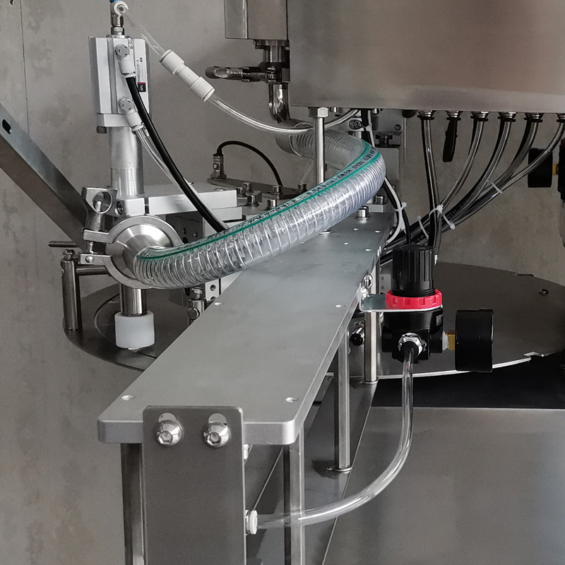 Automatic Integrated Filling and Capping Machine for Stand-up Pouch Packaging High-Accuracy Beverage &amp; Food Filler