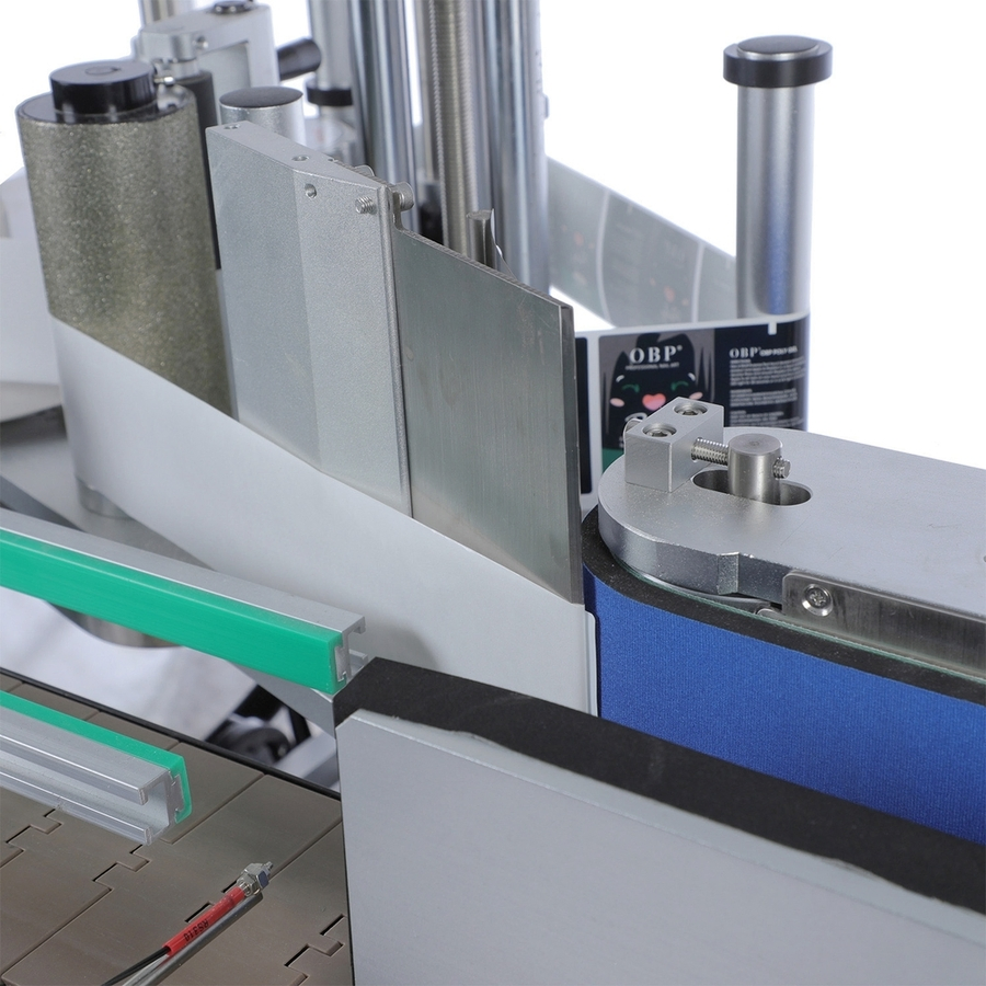 High-Speed Vertical Automatic Bottle-Rolling Labeling Machine Used for Beverage Production