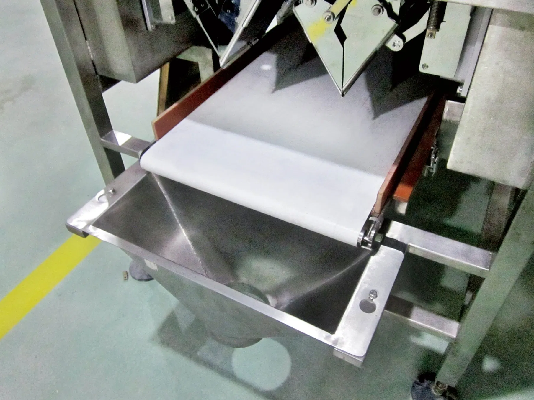 Comprehensive Food Packaging System Using 14 Head Manual Multihead Weigher Packaging System