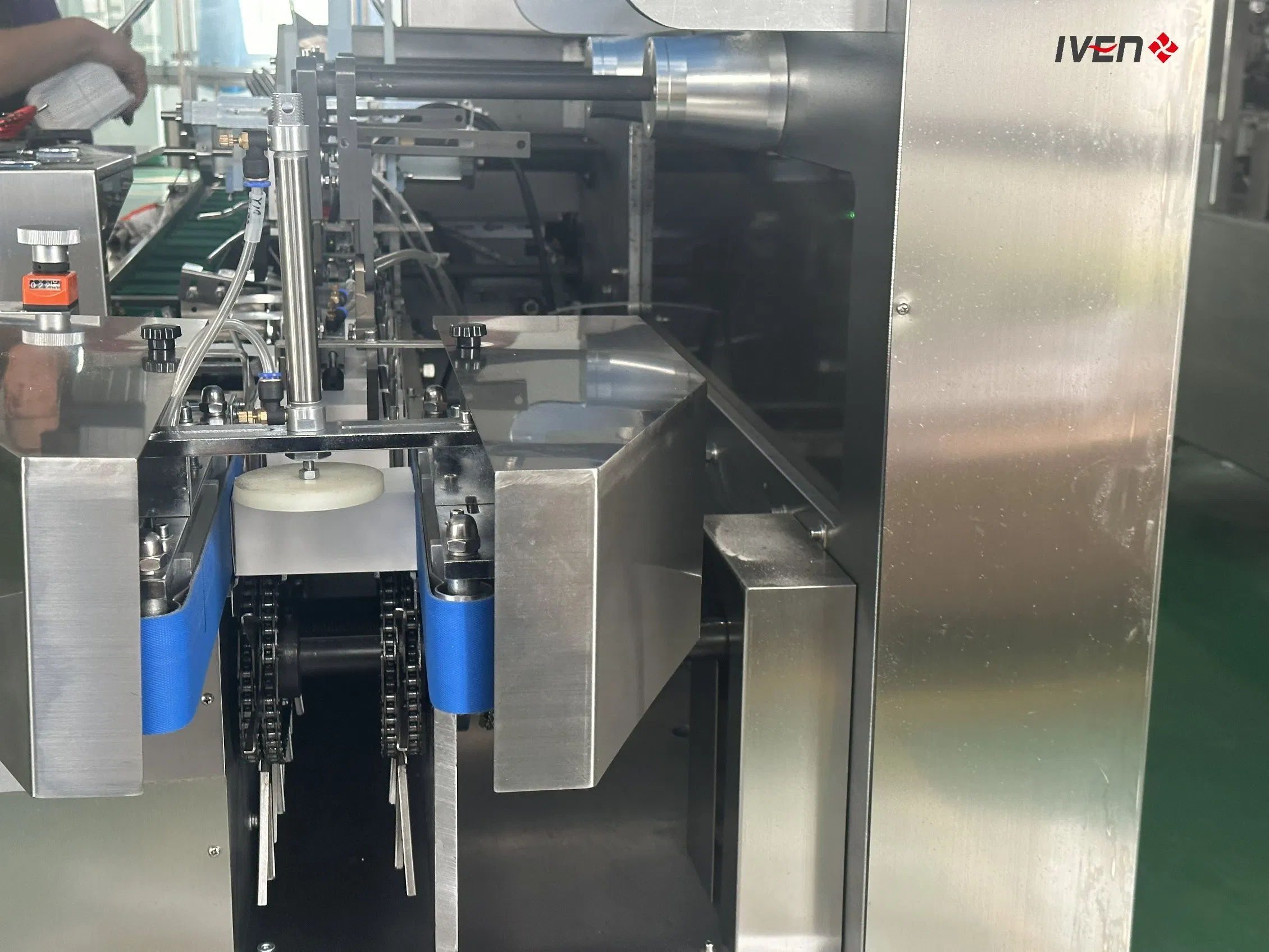 High Speed Carton Packer Water Bottle Linear Wrap Cardboard Case Packer Bottle Carton Packing Machine