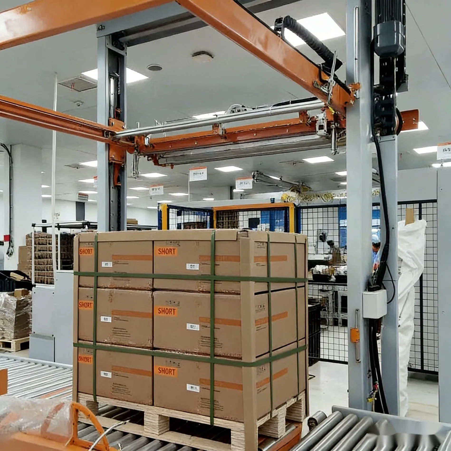 Horizontal Pass-Through Packaging Machine: Vertical Long Corner Protectors+Horizontal Strapping/Pallet Packing