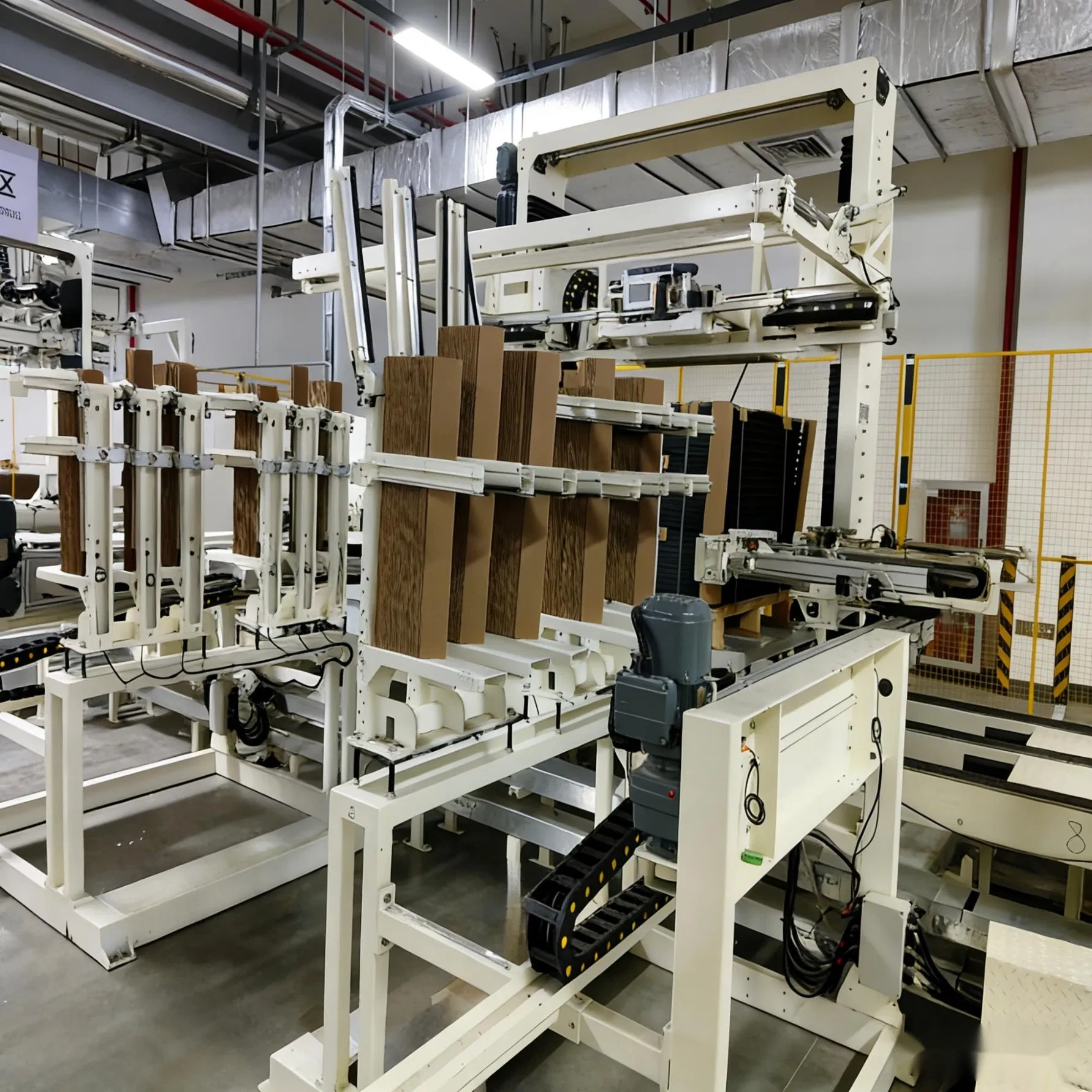 Horizontal Pass-Through Packaging Machine: Vertical Long Corner Protectors+Horizontal Strapping/Pallet Packing