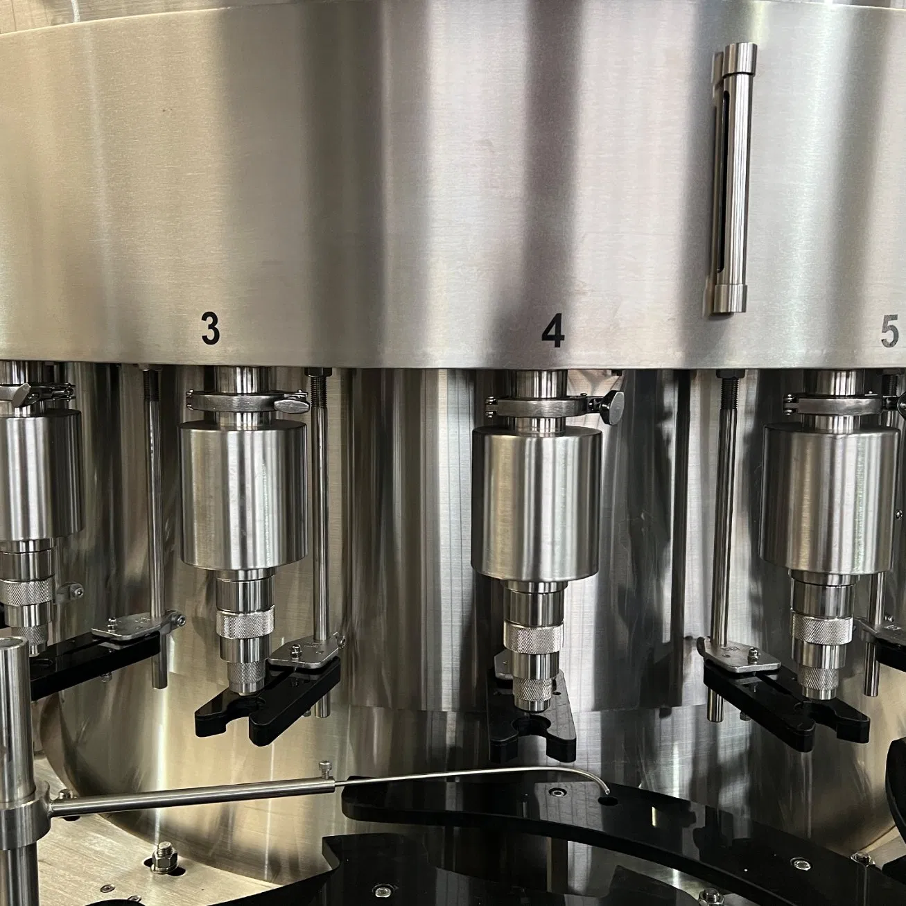 Liquor, Red Wine, and Spirits Filling Machine; Juice and Beverage Filling Machine
