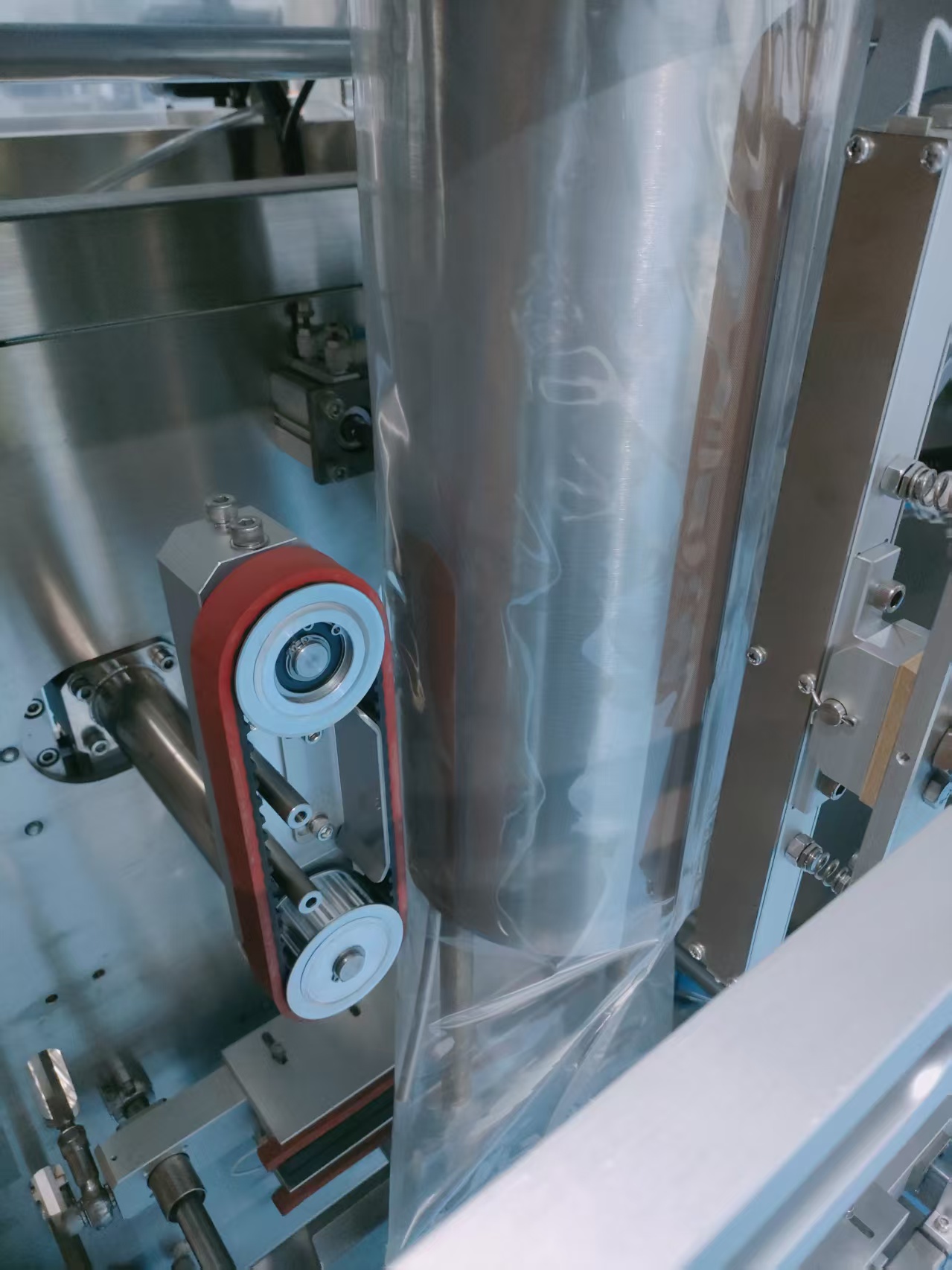 Candy Sweets Nuts Vertical Packing Machine Back Seal Type Laminated Film Packaging Machine Food Grade
