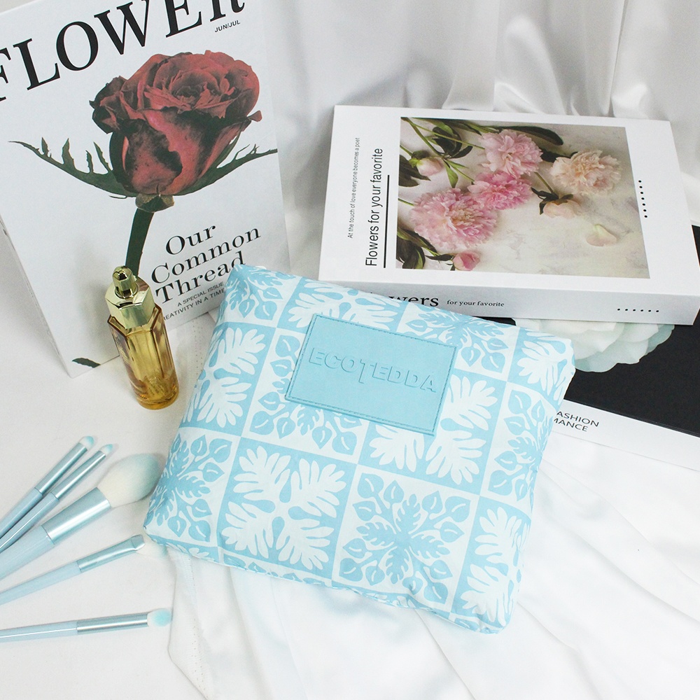 Custom Logo Printing Women Lightweight Dupont Tyvek Zipper Makeup Pouch Washable Waterproof Coated Tyvek Cosmetic Bag