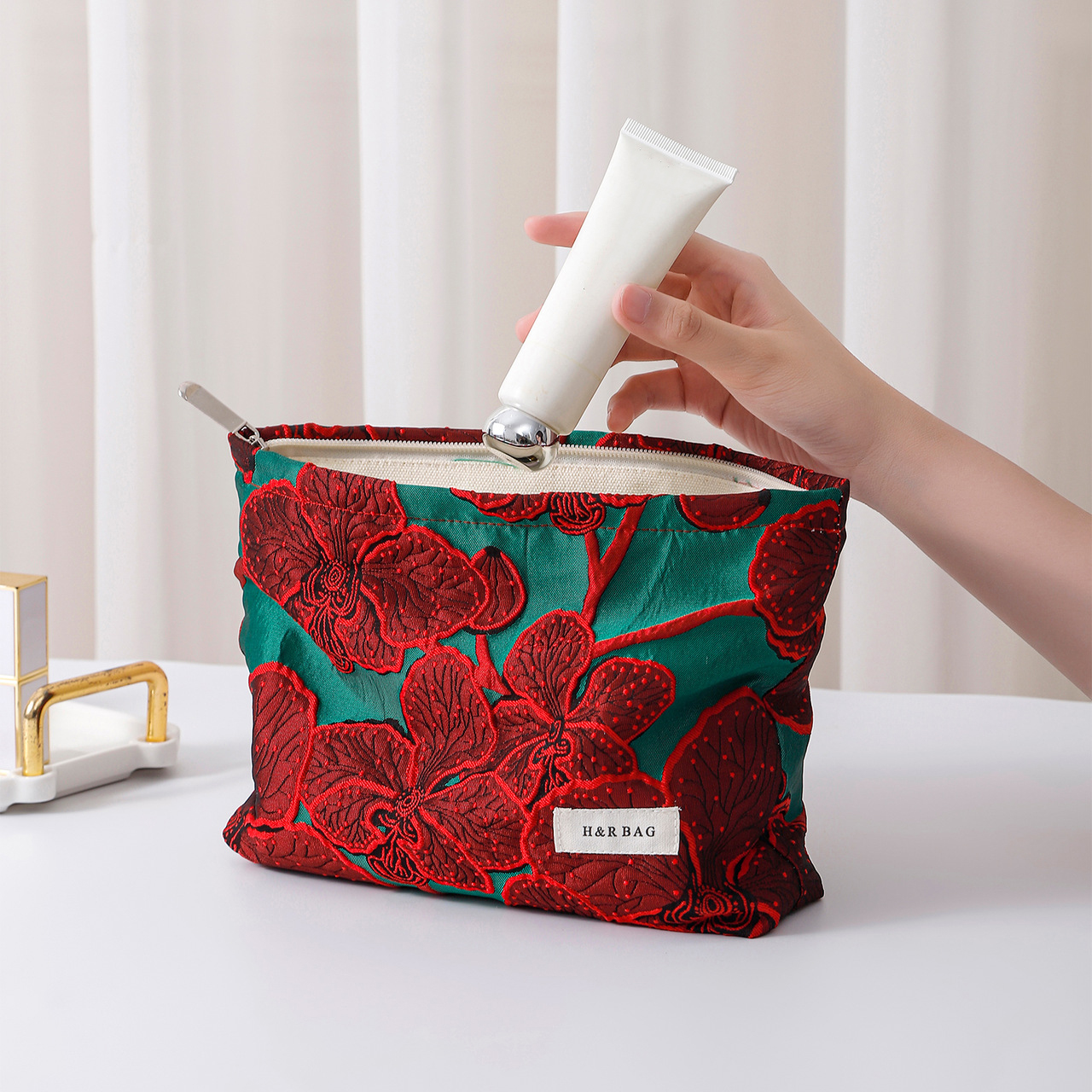 New Arrival Red Flower Women Makeup Bag Portable Large Capacity Cosmetic Bag Skin Care Products Toiletry Storage Bag