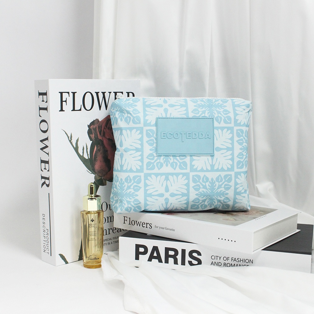 Custom Logo Printing Women Lightweight Dupont Tyvek Zipper Makeup Pouch Washable Waterproof Coated Tyvek Cosmetic Bag