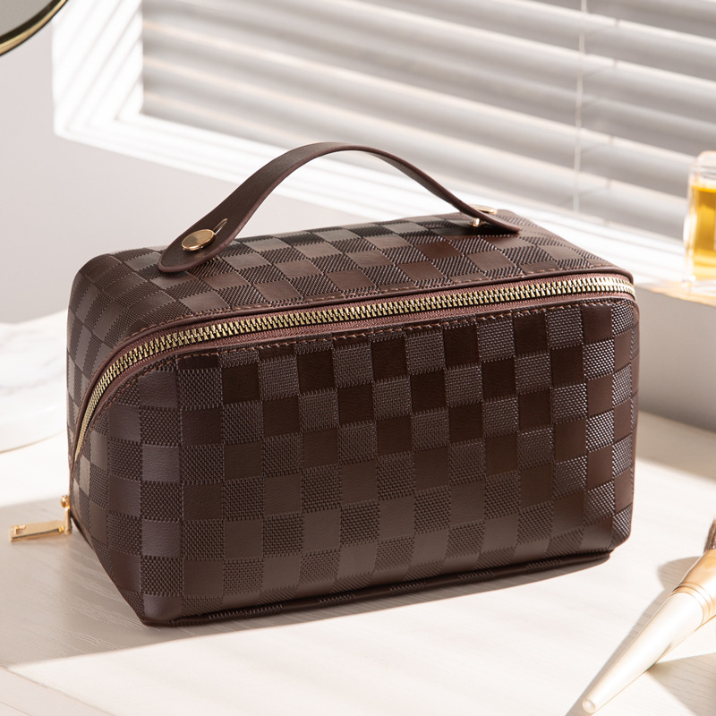 Wholesale Large Capacity Makeup Travel Bag Fashion PU with Zipper Closure Custom Portable and Waterproof for Women