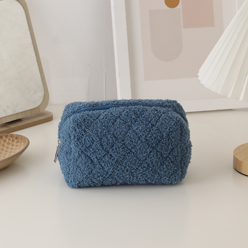 Custom Large Capacity Teddy Fur Traveling Cosmetic Bag OME Quilt Soft Velvet Pouch Luxury Wool Plush Furry Makeup Purse