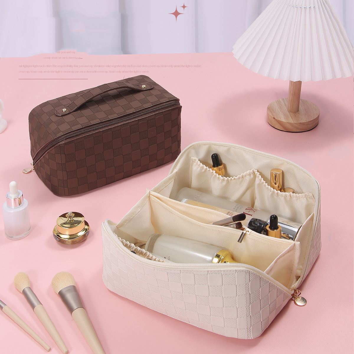 Fashionable Large Capacity Travel Portable Cosmetic Bag with Zipper Simple Checkerboard PU Waterproof Makeup Bag