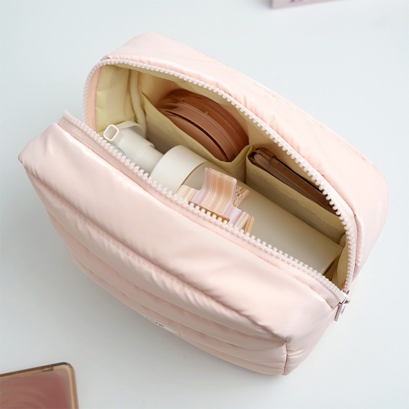 Portable Large Polyester Cosmetic Storage Bag with Zipper Closure Custom Letter Logo Soft and Fluffy Waterproof Makeup Bag