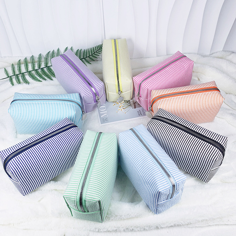 Qetesh Hot-selling Soft Striped Design Makeup Bag Customization Lightweight Portable Travel Large Capacity Cosmetic Storage Bag