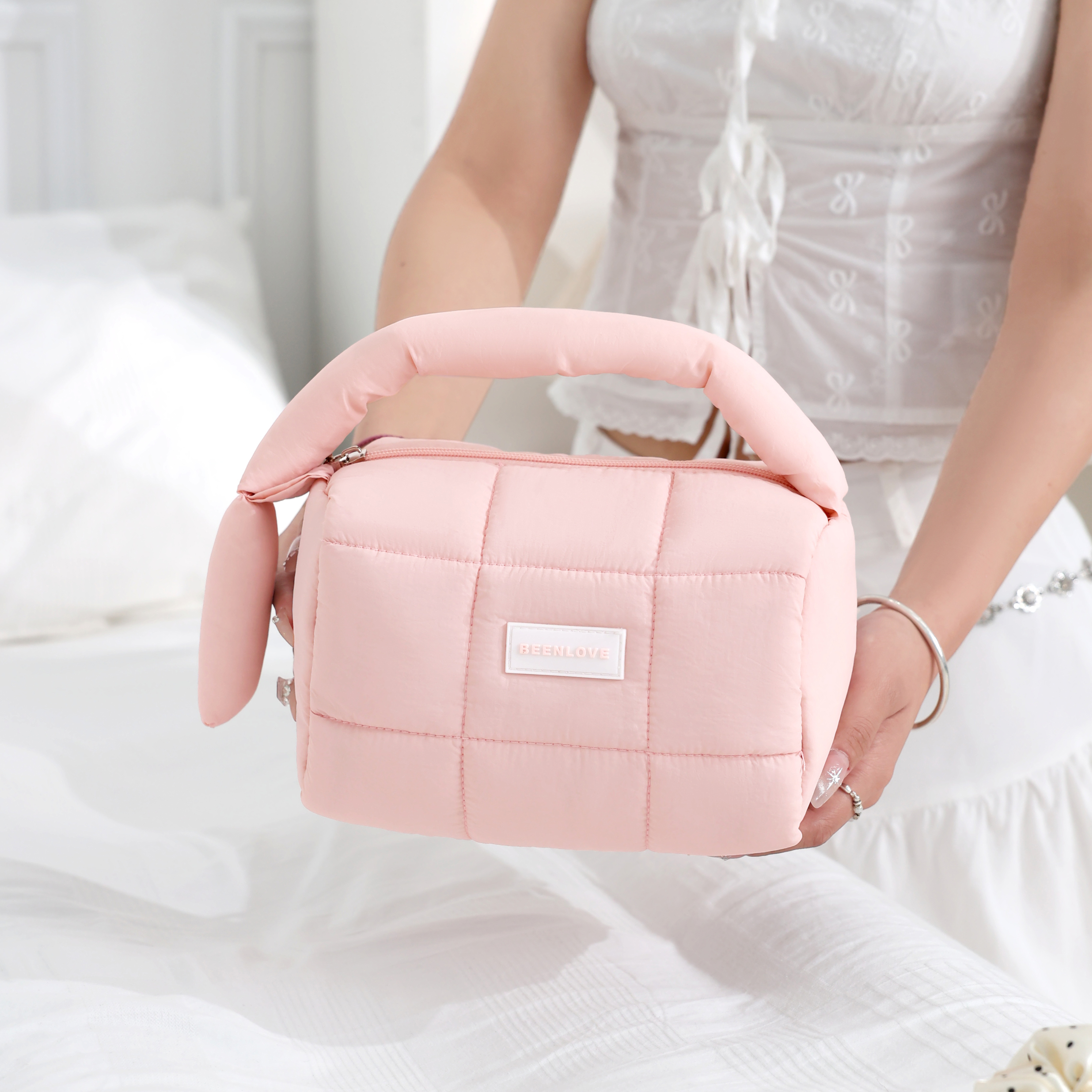 Custom Unisex Luxury Quilted Puffy Nylon Makeup Bag Zipper Closure Cosmetic Cosmetric Portable Outdoor Travel Tote Handbag