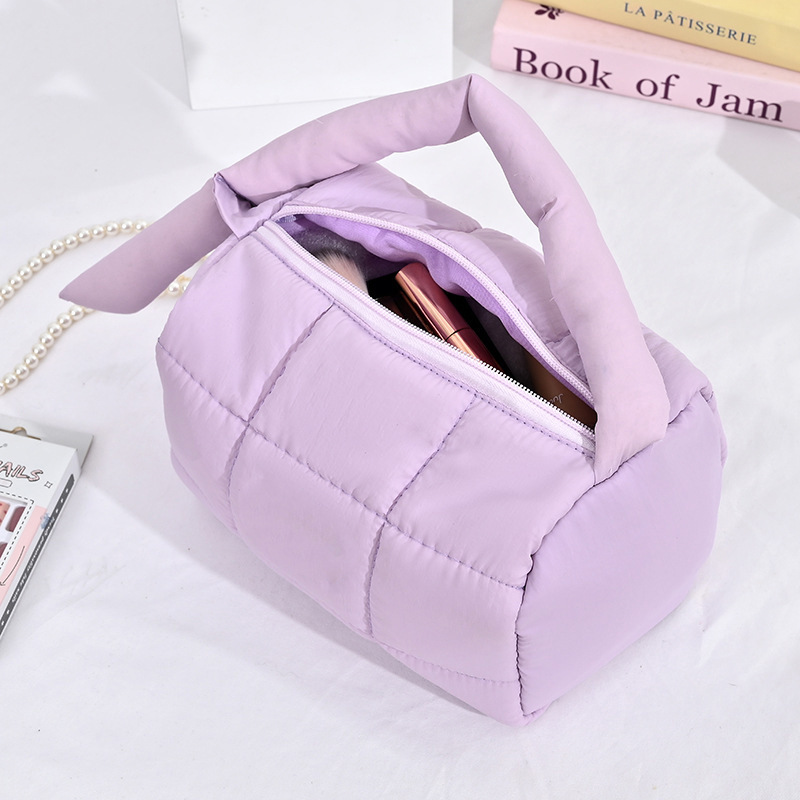 Women's Quilted Makeup Tool Storage Bag Private Label Cute Zipper Closure Large Capacity Puffer Makeup Organizer
