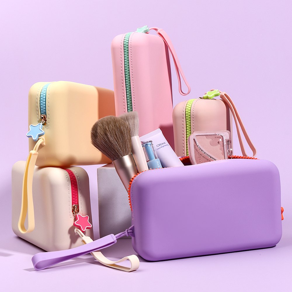 New Arrival Eco-Friendly Durable Fashion Silicone Makeup Bag Zipper Closure Travel Cosmetic Organizer Bag