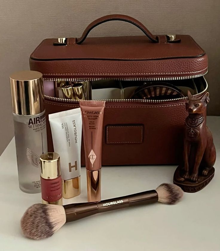 GRS Certified Fashionable Portable Toiletry Bag Travel Waterproof Eco PU Leather Cosmetic Bag With Handle And Custom Logo