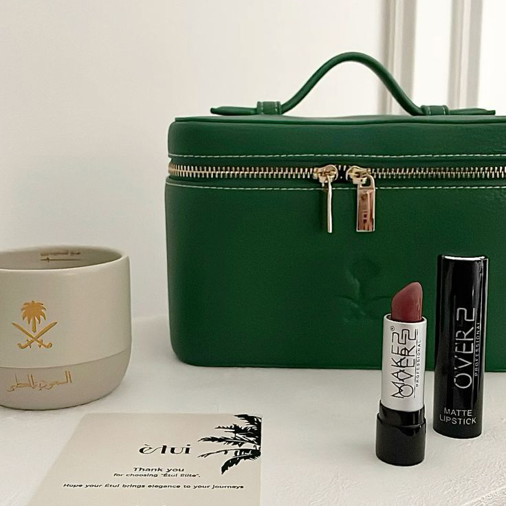 GRS Certified Fashionable Portable Toiletry Bag Travel Waterproof Eco PU Leather Cosmetic Bag With Handle And Custom Logo