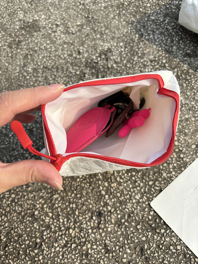 Fashion Tyvek Waterproof Zipper Storage Bag with Letter Pattern for Charger and Sundries Portable Cosmetic Bag
