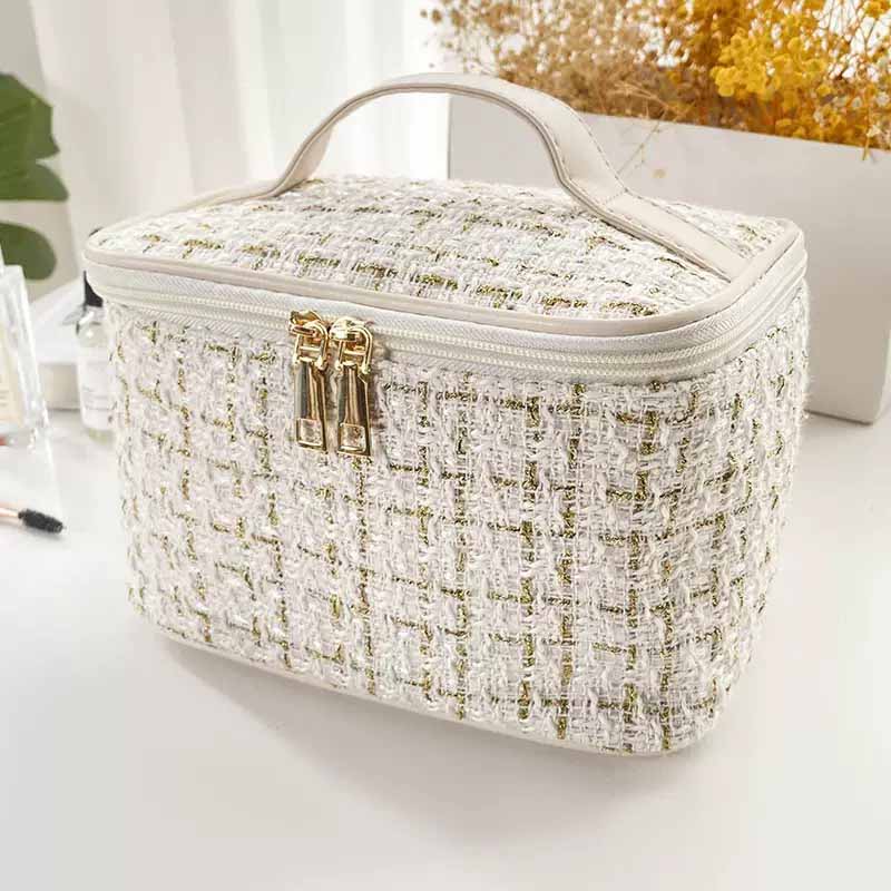 Wholesale Large-Capacity Portable Travel Makeup Bag Zipper New Popular Portable Toiletries Makeup Storage Bag Manufacturer