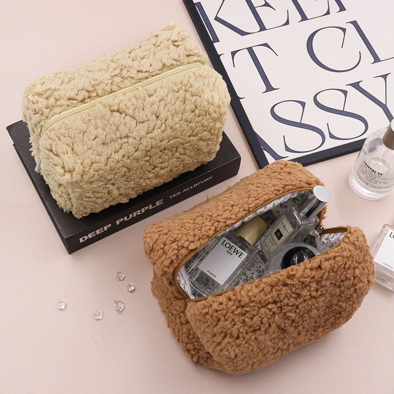Portable Fluffy Lamb Wool Cosmetic Bag Popular Travel Toiletry Storage Makeup Holder For Welcoming Business &amp; Promotional Gifts